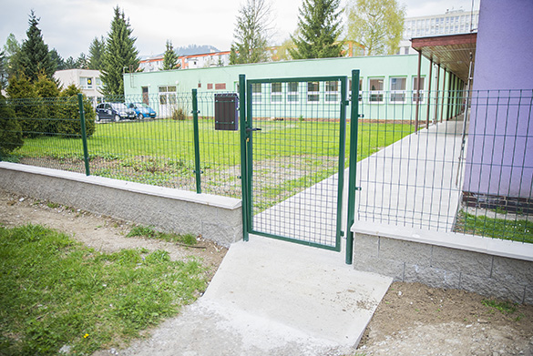 V dolnokubínskej ZUŠ Ivana Ballu majú nový plot a chodník V dolnokubínskej ZUŠ Ivana Ballu majú nový plot a chodník