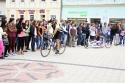 Príchod cyklistov na námestí Príchod cyklistov na námestí