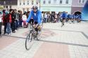 Príchod cyklistov na námestí Príchod cyklistov na námestí
