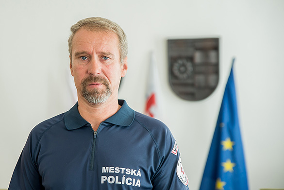 novy nacelnik mestskej policie Dusan Medzihradsky.jpg novy nacelnik mestskej policie Dusan Medzihradsky.jpg